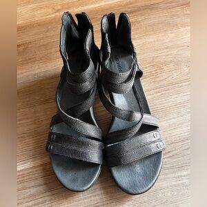 Merrell Women's Black Gray Strappy Wedge Ankle-Zip Sandals Size 8